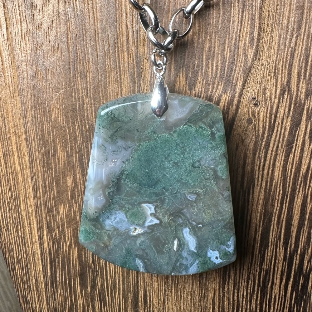 Green Moss Agate Pendant Necklace on Rolo Chain - Picture 14 of 16
